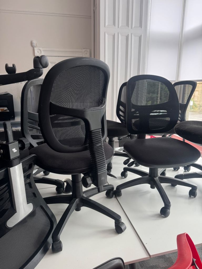 Black Mesh Office Chair – Good Condition