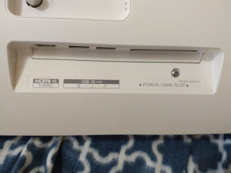 LG 32" FULL HD SMART TV WITH REMOTE CONTROL AND STANDS, EXCELLENT WORKING ORDER & CONDITION