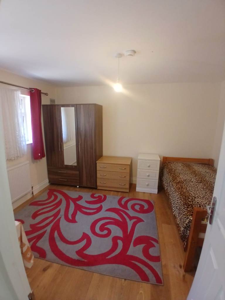 Two rooms for rent in Cheshunt