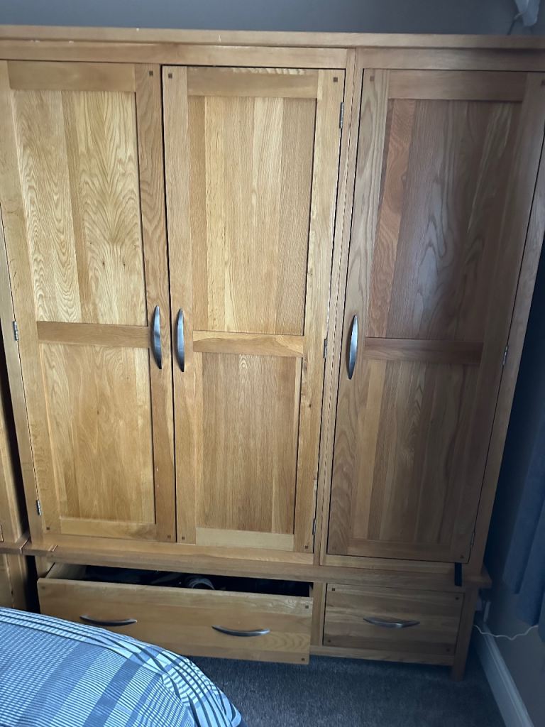 3 door wardrobe