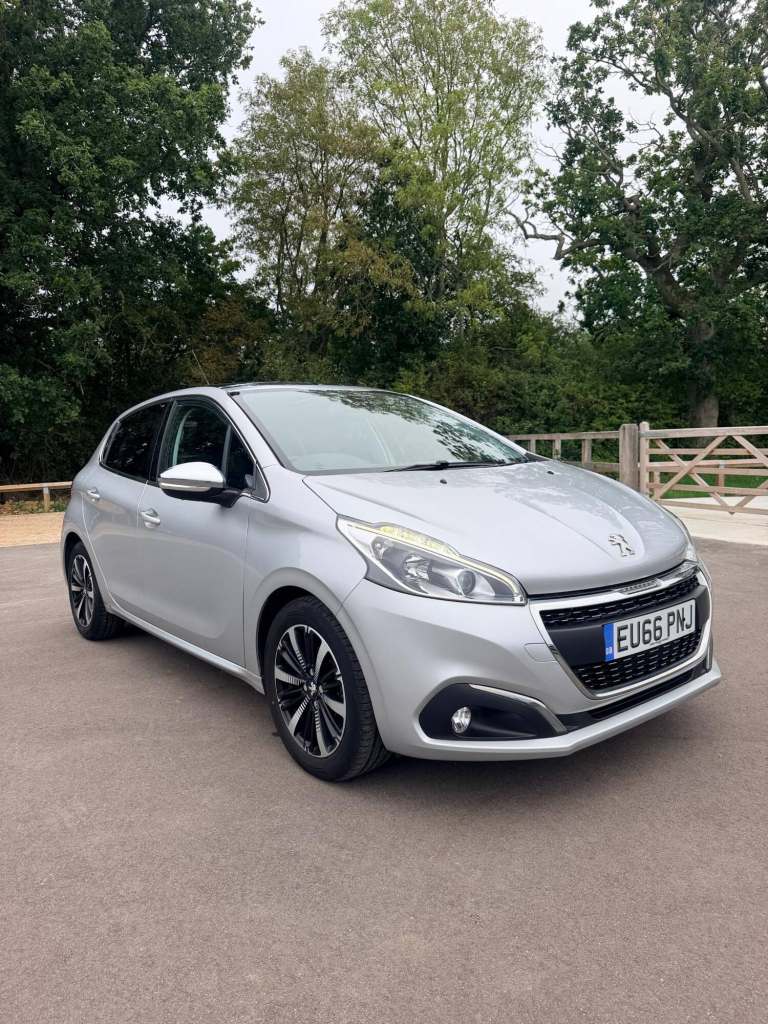2016 Peugeot 208 1.2 PureTech Allure Premium 5dr HATCHBACK PETROL Manual