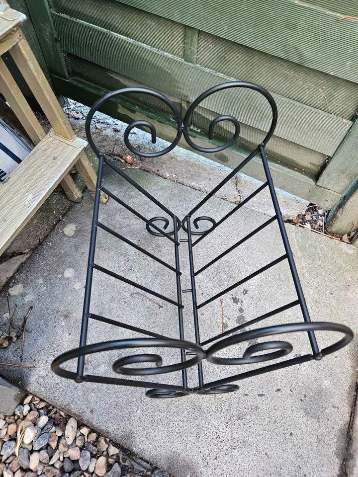 Metal black wrought iron magazine rack, stand