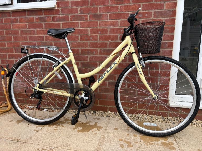 Reflex City Bike with Basket and Rack – Good Condition