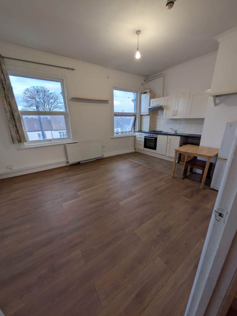 One-Bedroom Flat for Rent – Manor Park, E12 5JT