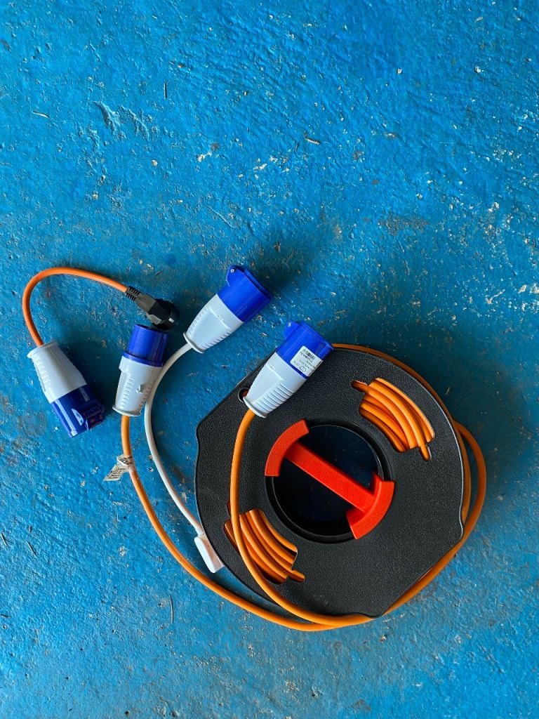 Electric hook up cable 