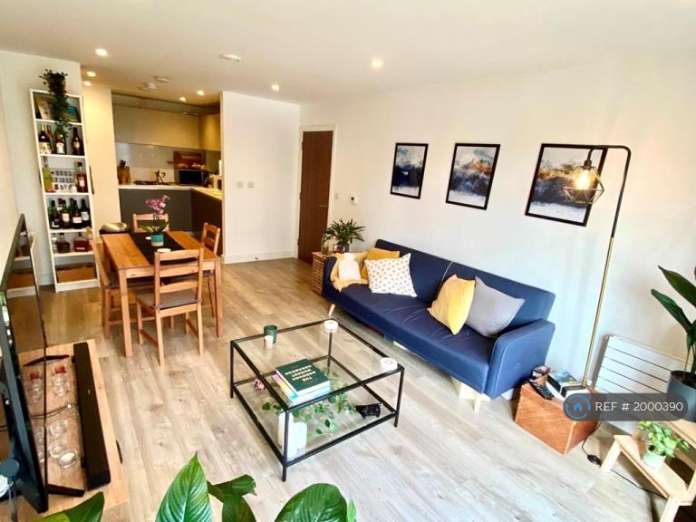 1 bedroom flat in Clapham Road, London, SW9 (1 bed) (#2000390)