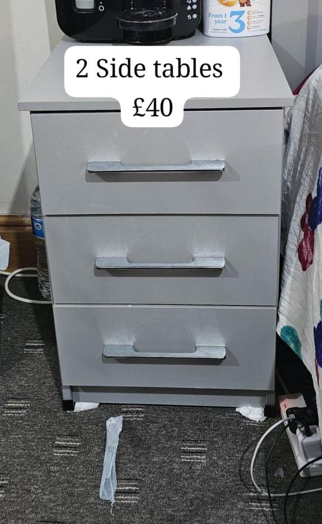 2 side tables 