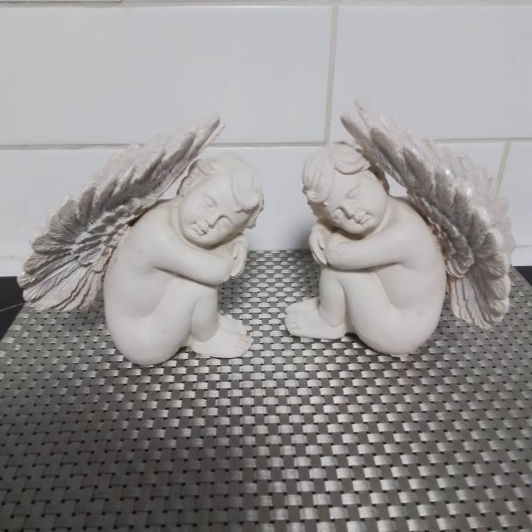 Pair of cherub figurines