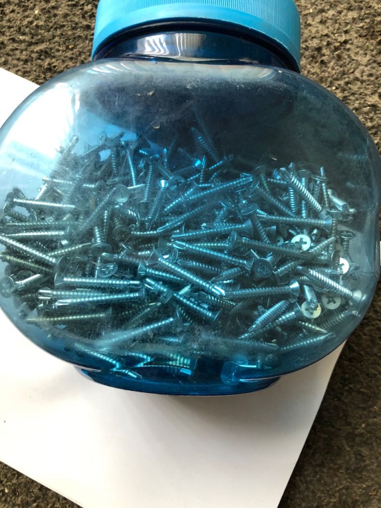 500 plus 1.5 inch 8s self drilling screws 