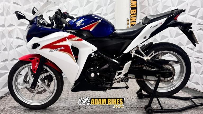 2015 Honda CBR250R | *WARRANTY PROVIDED*