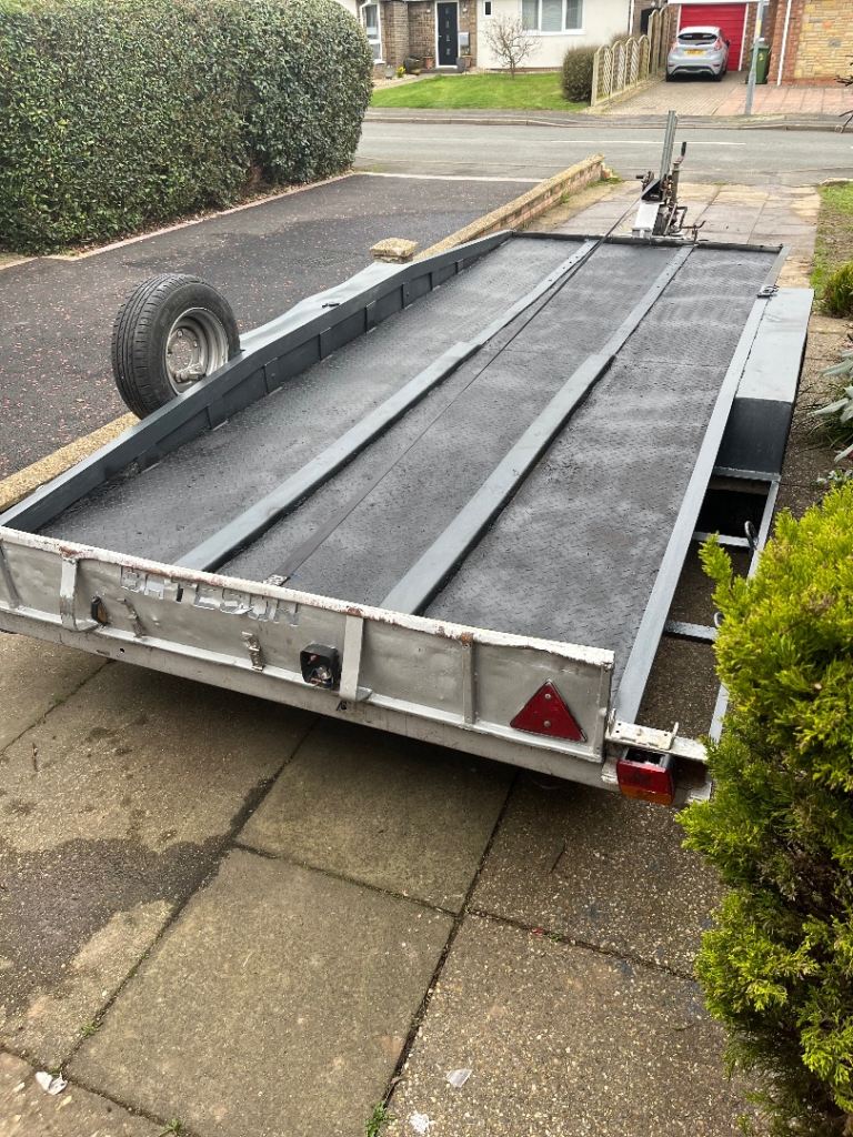 Car transporter trailer