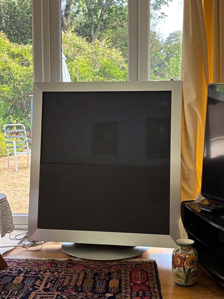 Bang & Olufsen BeoVision 5 TV - with motorised stand.