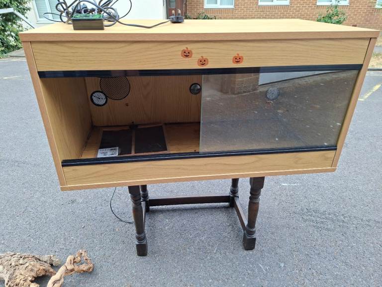 Vivarium with accessories 