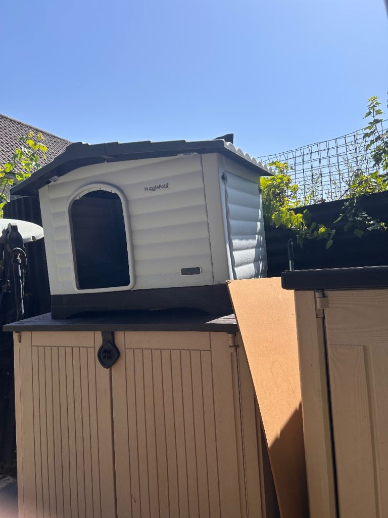 Large dog kennel 