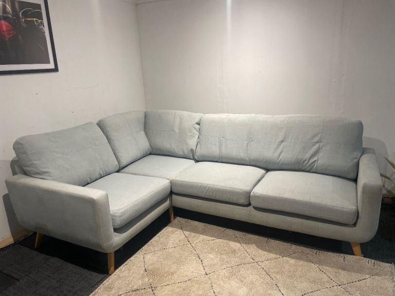 Beautiful Corner Sofa (Free Delivery in London)