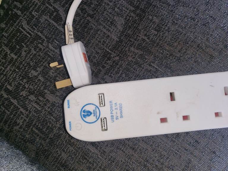 White Extension Lead with 4 Sockets and USB Ports