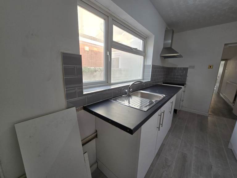A Beautiful Modern terraced house i  WV10
