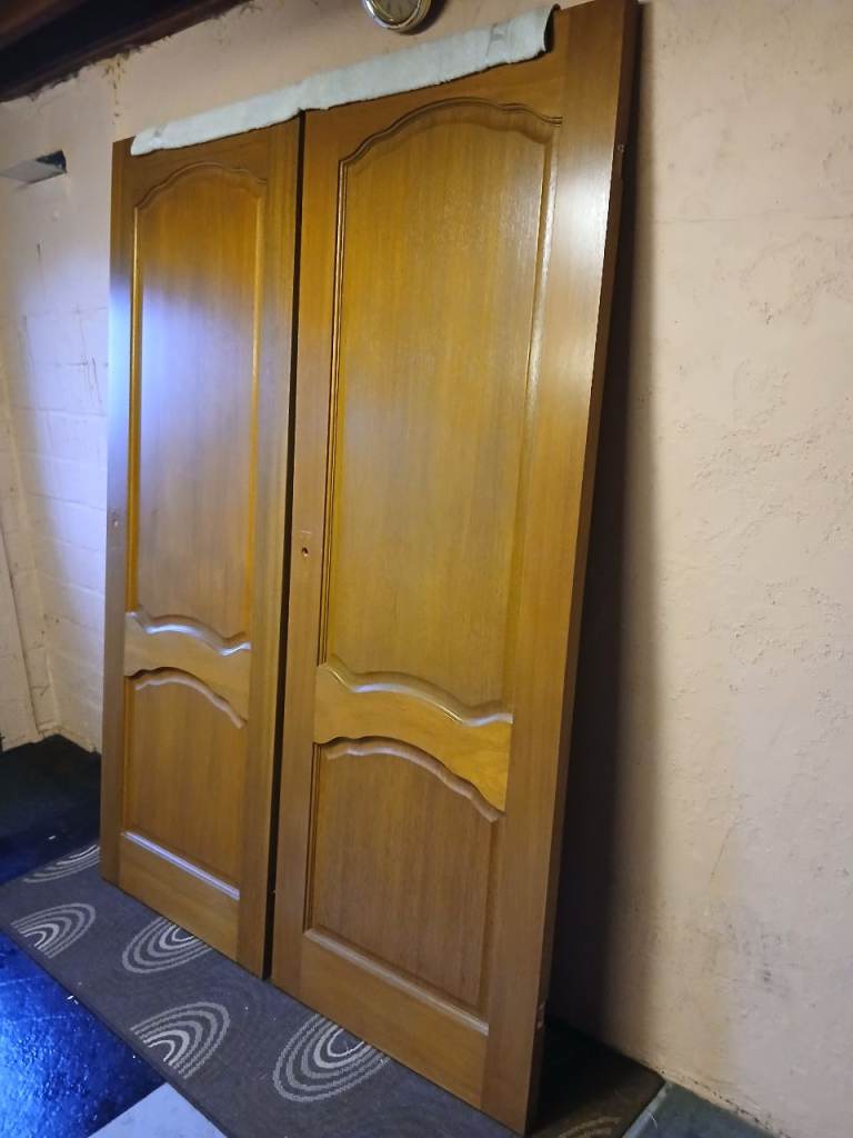 2 INTERNAL DOORS - EXCELENT CONDITION FOR SALE
