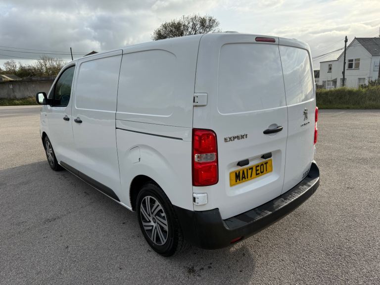 17 PEUGEOT EXPERT PRO 1,6hdi 6speed Van FSH Dispatch transit