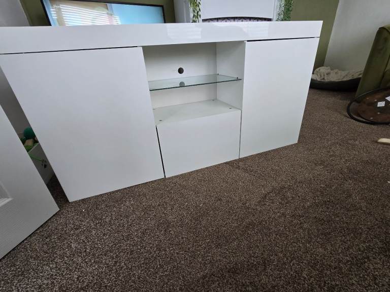 White gloss TV unit