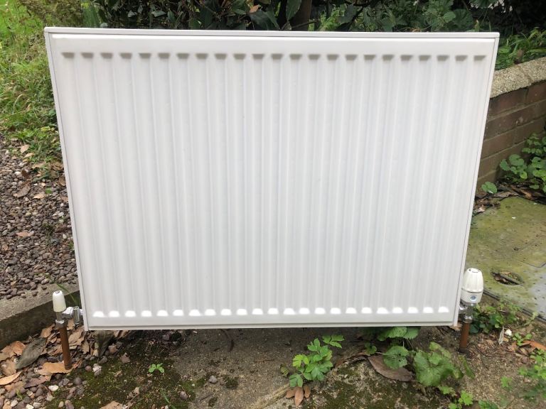 Single 800x600 radiator with trvs 