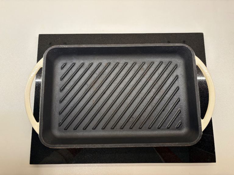 Large Enameled Cast Iron Rectangular Grill Pan (32cm) – Cream / Almond