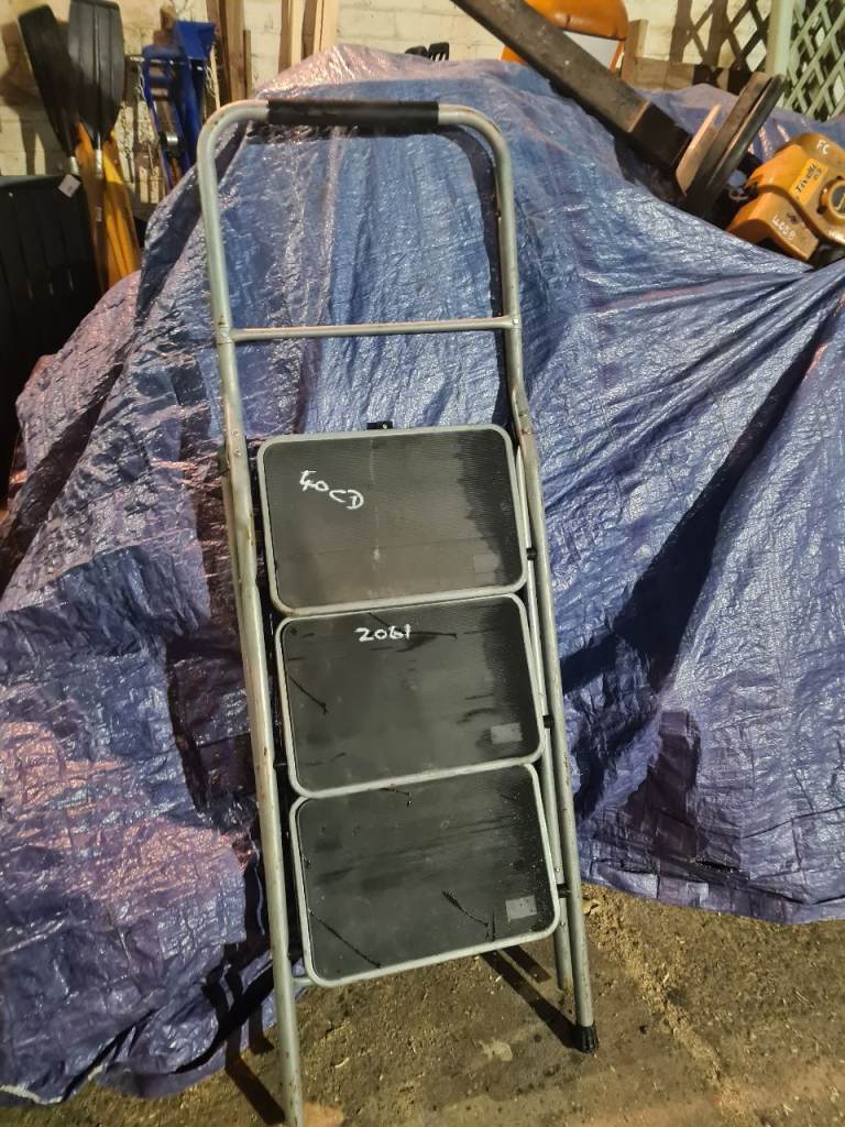 Step ladders 