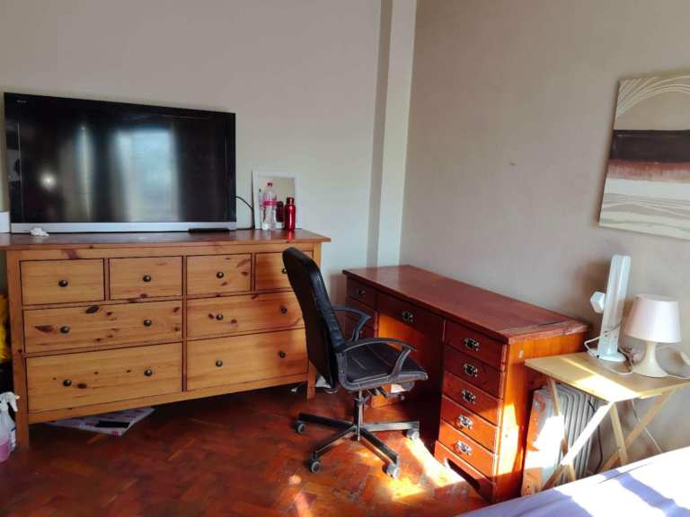 A well-furnished master room for sharing in a cozy flat in South Ldonon SW2