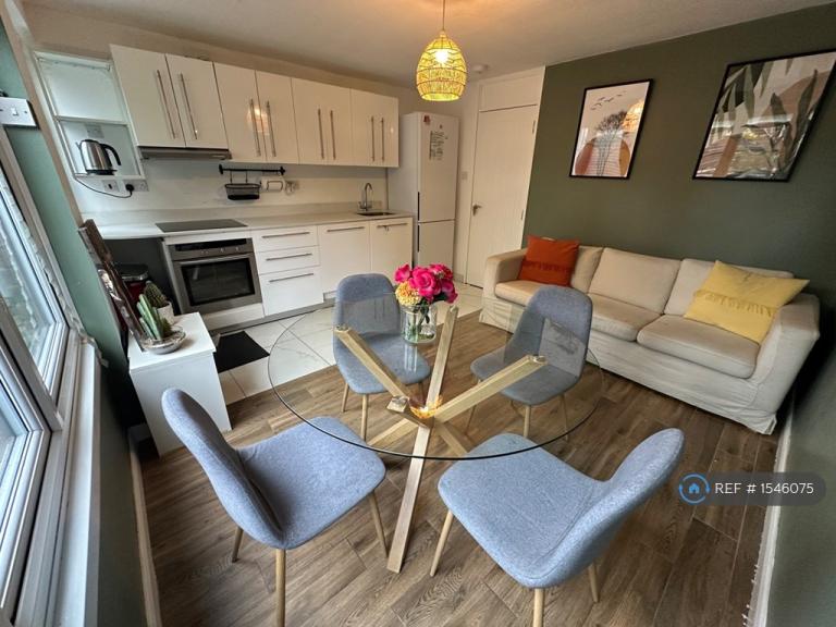 1 bedroom in Exhibition Close, London, W12 (#1546075)