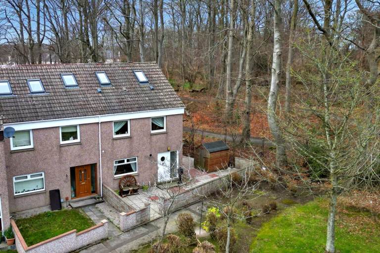 End terrace 3 bedroom property for sale! 