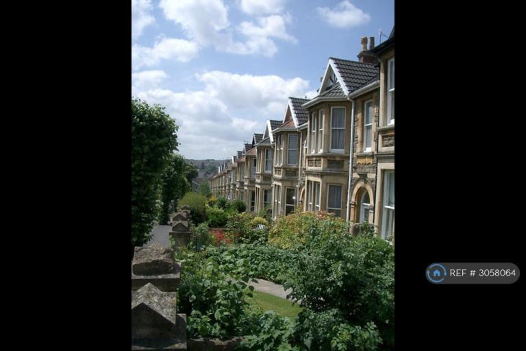 2 bedroom flat in Longfellow Avenue, Bath, BA2 (2 bed) (#3058064)