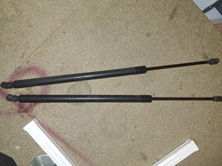 Honda crv mk3 genuine boot struts 