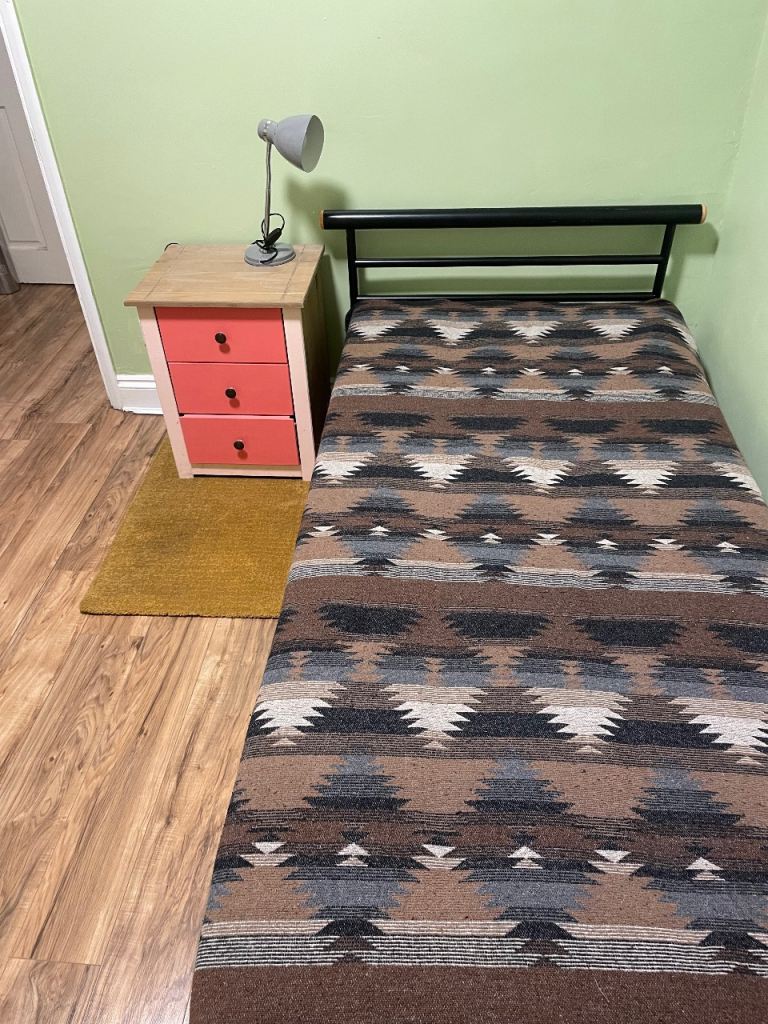 Double room for 1 person.E10 7NX