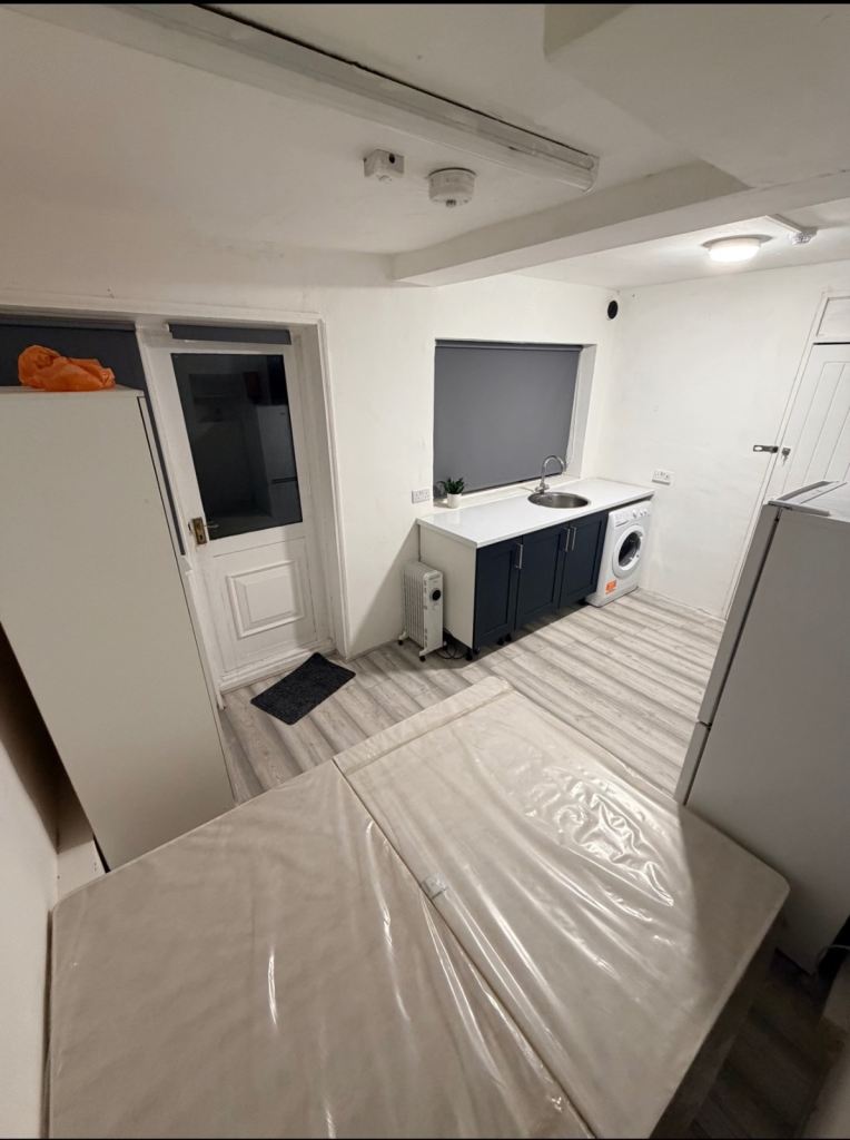 Studio flat Self contained DSS Accepted 