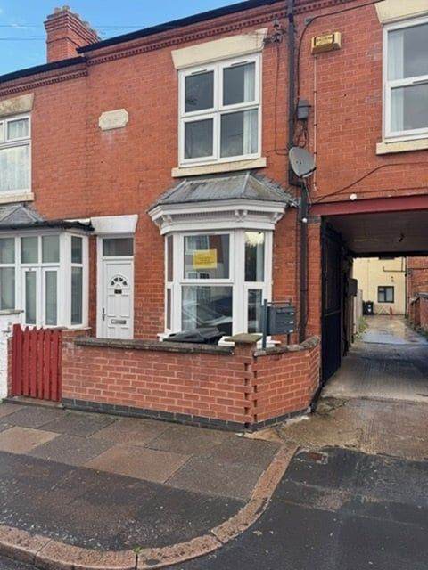 image for 4 Bed Semi-Detached House, Gipsy Road