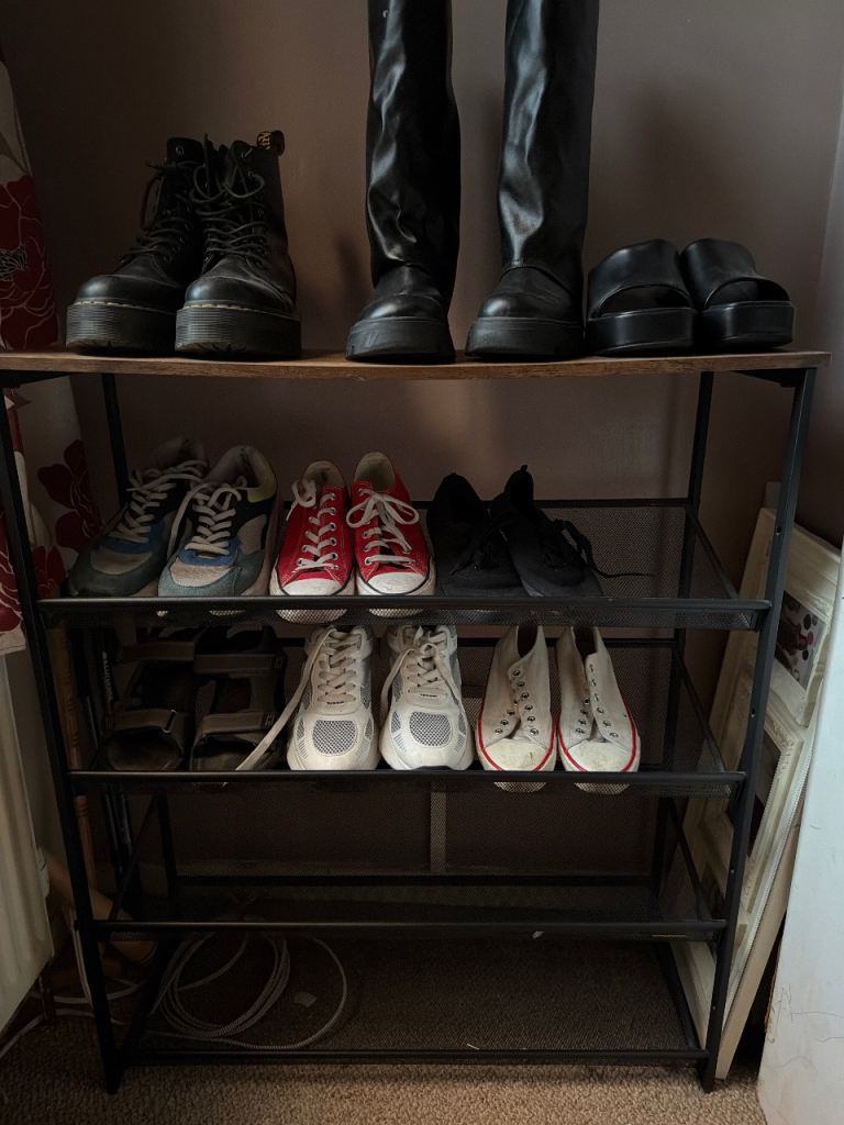 Metal and Wood Shoe Rack – Good Condition