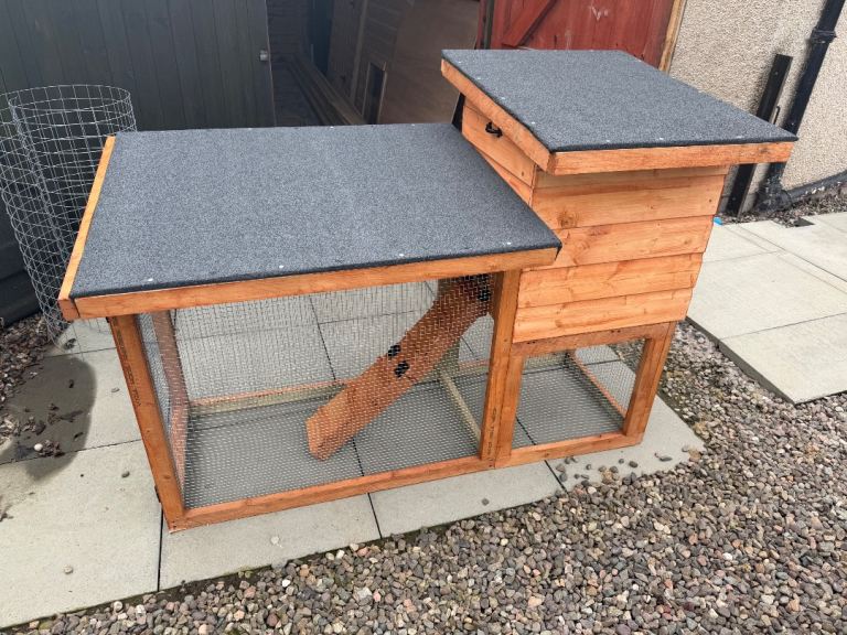 Rabbit/ ferret run and bed 