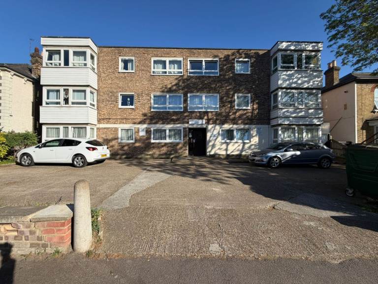 2 Bed Flat to Rent Hainault Road, London E11
