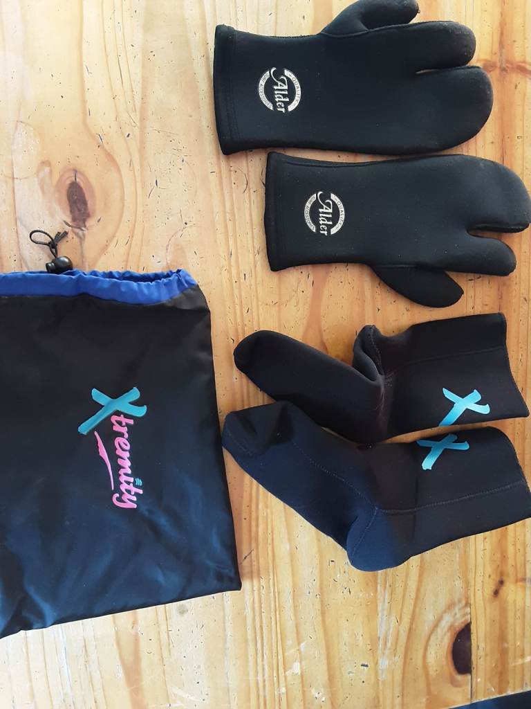 Wetsuit boots and Alder gloves
