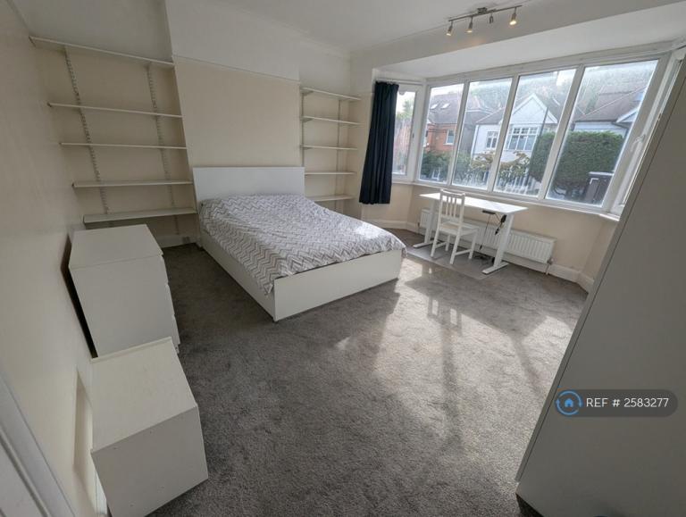 1 bedroom in Mortlake Road, Kew Gardens, Richmond, TW9 (#2583277)