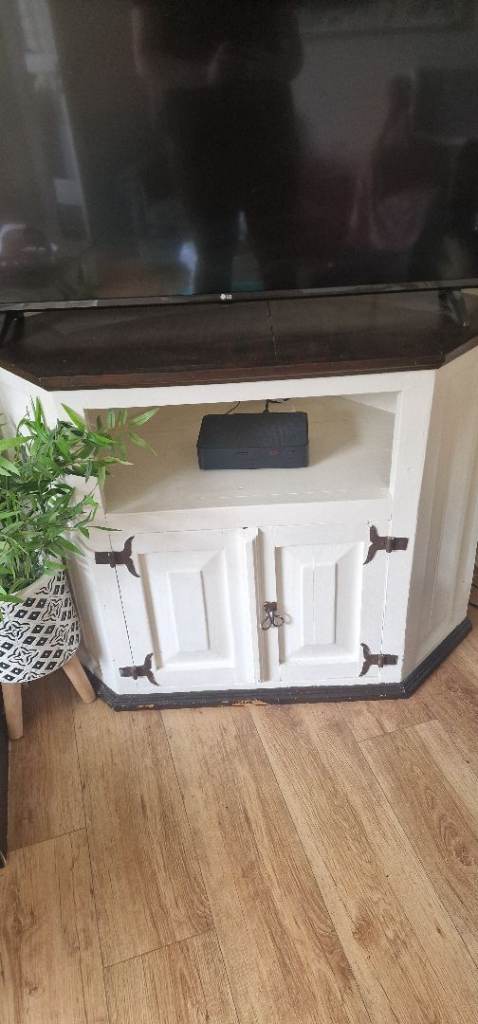 White Wood Corner TV Stand with Storage – Fair Condition