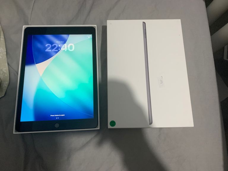 APPLE IPAD 8 8TH GEN EXCELLENT CONDITION 
