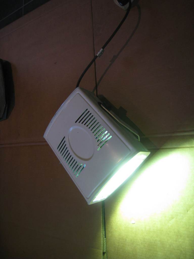 LIGHT showroom industrial spotlight 150w bulbs / disano fosnova trial 1 