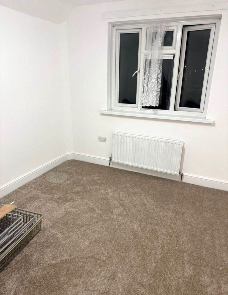 (Not a studio)Double room including bills for single occupancy Postcode E4 8NW