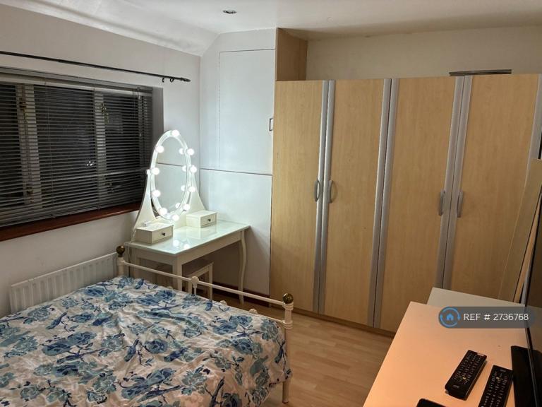 1 bedroom in Queen Elizabeths Drive, New Addington, Croydon, CR0 (#2736768)