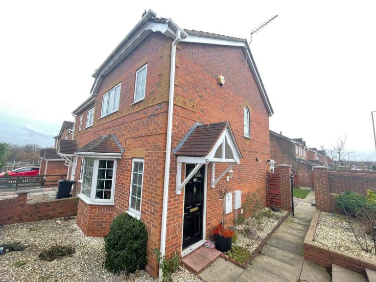 Semi detached house available for long Let