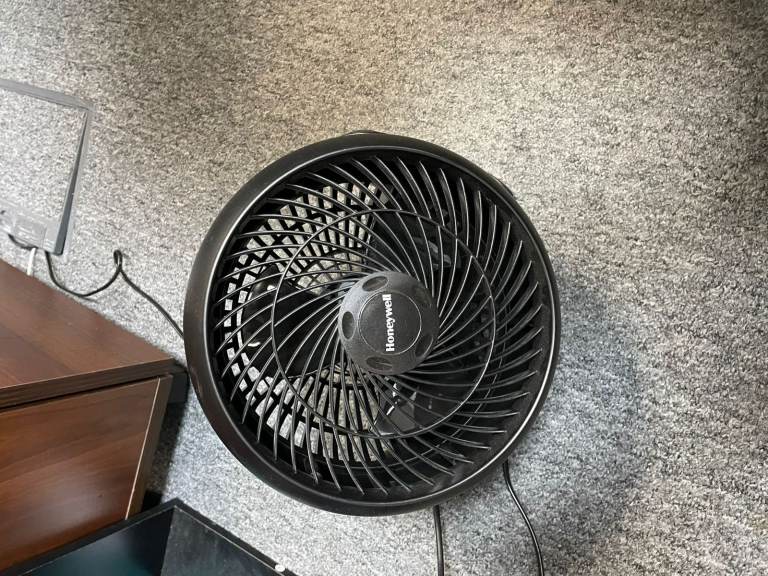 Honeywell Desk Fan – Compact Powerful Air Circulator (Black)
