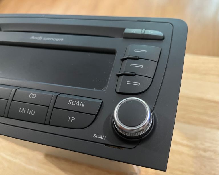 OFFICIAL AUDI A3 2007 1.6 FSI S LINE MK2 3DR BOSCH CAR SETERO CD PLAYER 