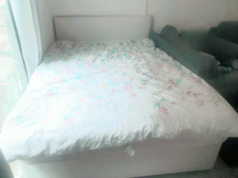 White leather double divan with mattress- never used 