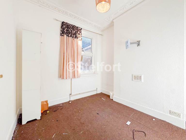 2 bedroom flat in Boleyn Road, London, E7